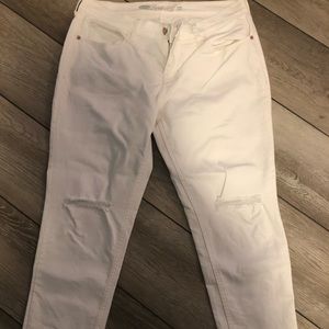 White boyfriend cut distressed pants